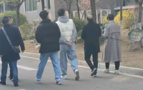 网曝网红吃瓜事件,揭秘网络舆论背后的真相