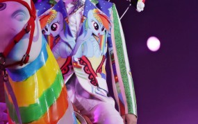 直播弹幕剧透大张伟“剧透”将与甲亢哥合作跨文化整活令人期待满满