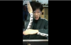 抖音网红吃瓜男女视频,揭秘娱乐圈幕后故事