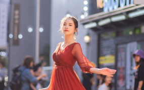 国庆颁奖小姐姐,小姐姐风采闪耀舞台