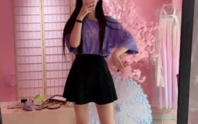 小姐姐完成换装,演绎百变风格，尽显魅力风采